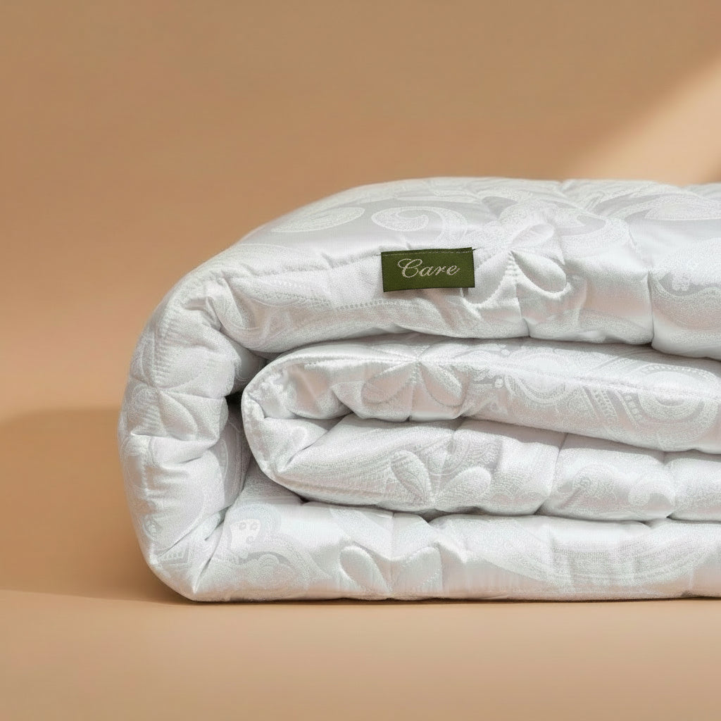 Silk Quilt – Premium Lightweight Microfiber & Silk Filling